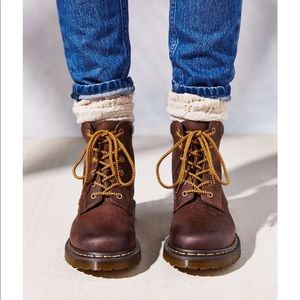 24 HOUR SALE Doc Martens • Brown Tie Up Boots